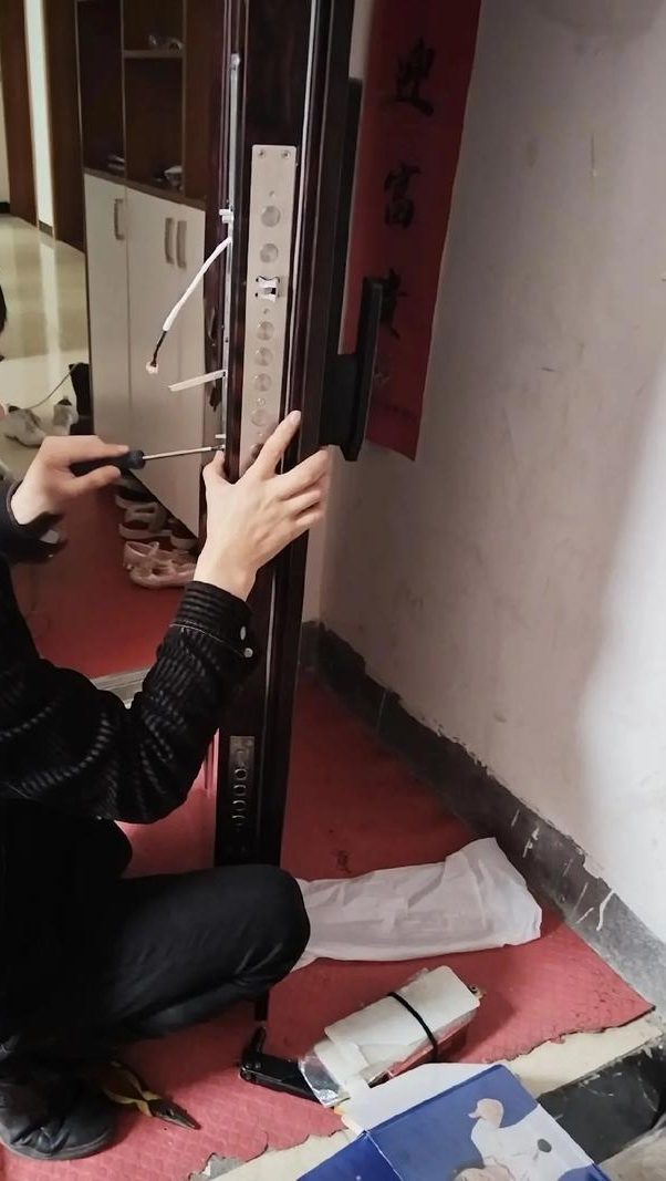 兴庆区某小区业主换装智能指纹锁