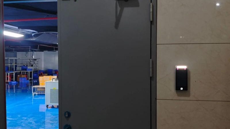 金凤区某连锁商铺监控与门禁安装